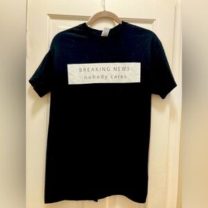Men’s medium black cotton shirt with saying Breaking News: nobody cares